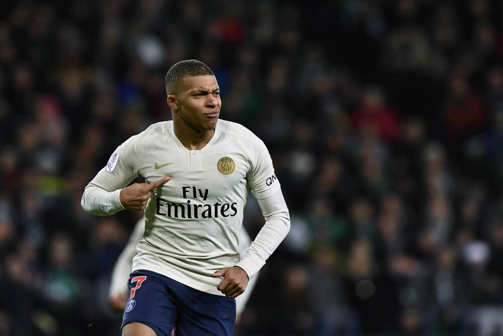 🤣德转杜撰调侃英超主帅圣诞愿望：卖萨拉赫、长头发、拿冠军…